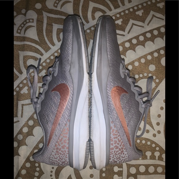women’s nike in season TR 7 rose gold - Picture 3 of 7